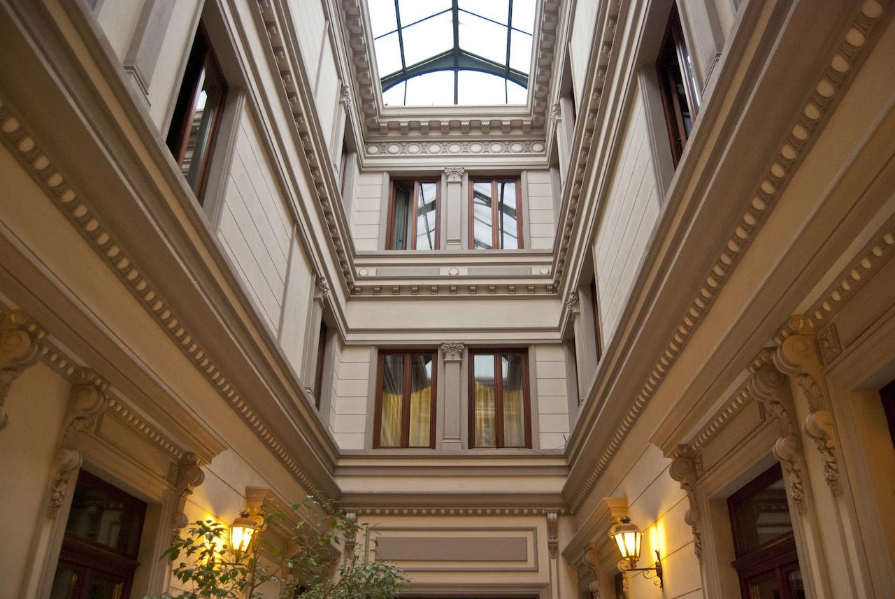 Hotel Casa Capsa Bukarest Exterior foto